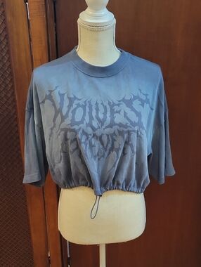 DARC SPORT | Blue Cropped 'FOREVER WOLVES'  Short Sleeve Shirt - Size Small